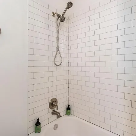 Cozy 2 Bedroom 1 Ba Flat Just 10 Mins From Downtown Chicago Room photo