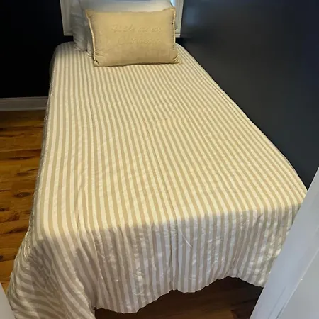 Cozy 2 Bedroom 1 Ba Flat Just 10 Mins From Downtown Chicago Room photo